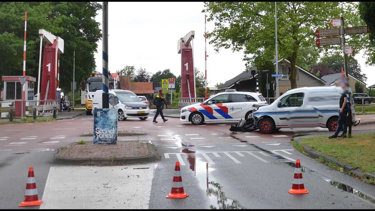 Auto's botsen op bekende kruising Sluisstraat in Musselkanaal YouTube