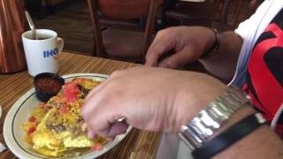 Gehan eats Stuff - IHOP Steak Omelette
