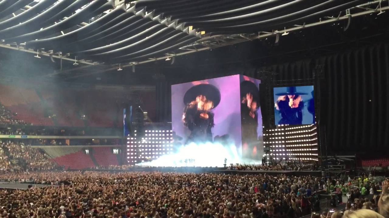 Beyoncé - 'Formation' (Live at Amsterdam ArenA) - YouTube