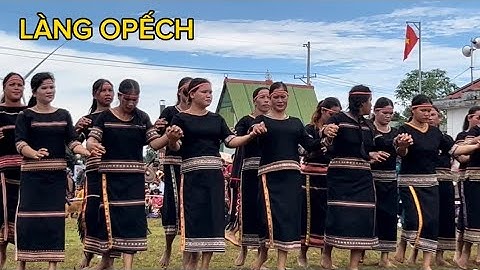 Đoàn cồng chiêng làng OPếch xã Ia Pếch