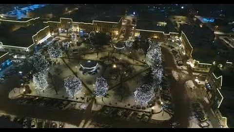 DJI Phantom 4 Pro - Woodstock Square, Woodstock, IL - Christmas 2016 - drone/aerial footage
