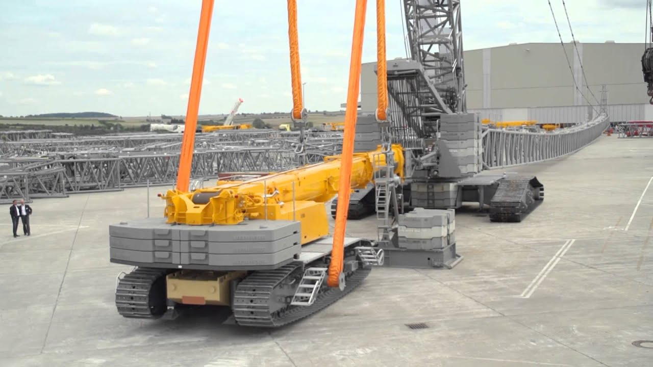 kage eftermiddag Ru Liebherr - LR 1600/2 crawler crane using the LTR 1220 as counterweight -  YouTube