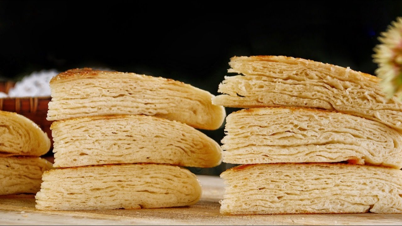 Super Fluffy Chinese Pancakes 千层大饼,上海羌饼的家常做法,一叠千层,酥软油润|发面千层饼 - YouTube