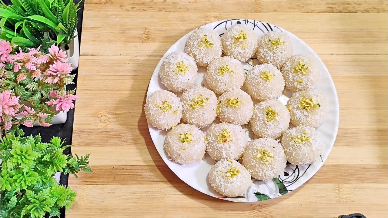 Nariyal aur Suji se bani mithai | Festival special mithai | Coconut Rava Sweet | बिना मावा की मिठाई