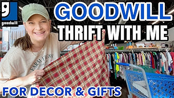 GOODWILL THRIFT WITH ME! Cozy Christmas Home Decor Thrifting & Thrifted Gift Purchase 🎄
