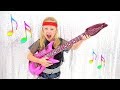 Stacy and dad pretend play talent show