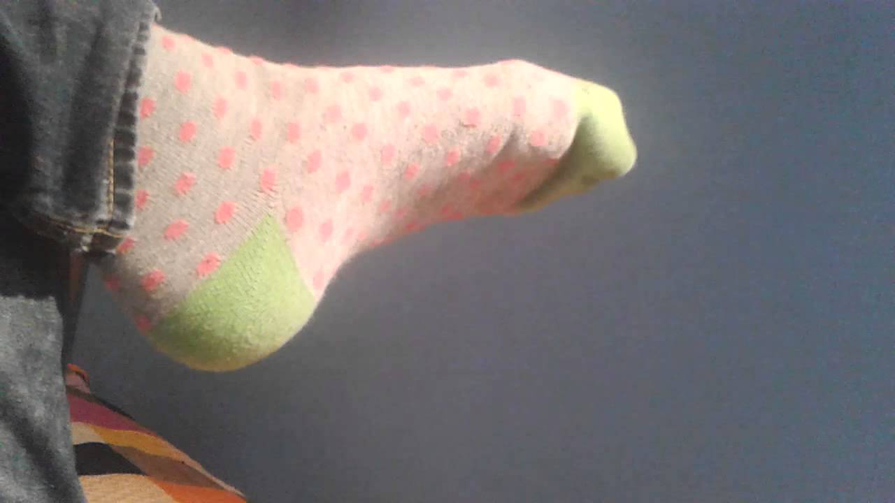 My toe keeps cracking YouTube