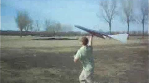 Gigantic Flying Wing with KFm Airfoil