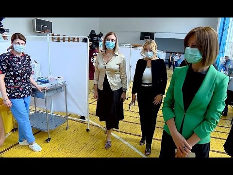 ეკატერინე ტიკარაძე და თამარ გაბუნია სამედიცინო უნივერსიტეტში ვაქცინაციის პროცესს გაეცნენ