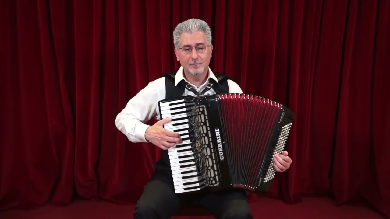 Sous le Ciel de Paris - Amazing solo accordion arrangement
