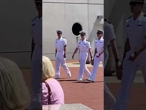 Video: Tur Akademi Angkatan Laut di Annapolis, MD