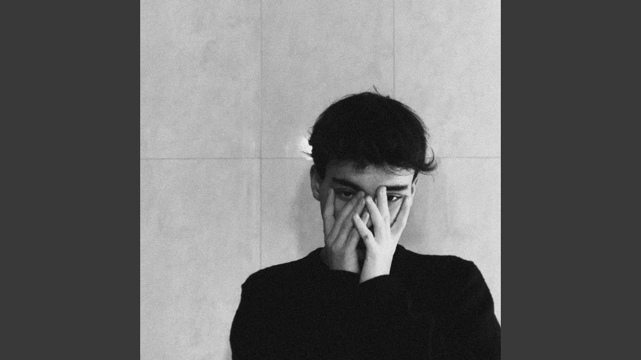 Guarda DIFFERENT BOY su YouTube Guarda DIFFERENT BOY su YouTube