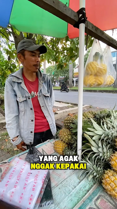 kind pineapple seller #viralvideo #laugh #socialexperiment