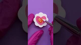 Este encanto de corazón rosado se ve INCREÍBLE 😍 #resina #accesorios #crafts
