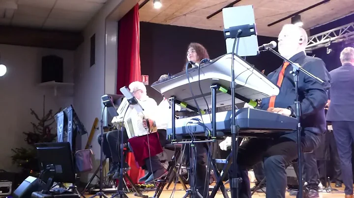 A Rouvroy Repas Dansant avec Dereck Bardzinski  le 8 Decembre filmé par Annie W (696)