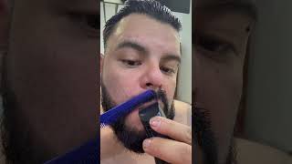 ¡Preparándome para mañana! Barba, cejas, cabello lila y listo. ¡El cuidado personal es clave! 🌟💜