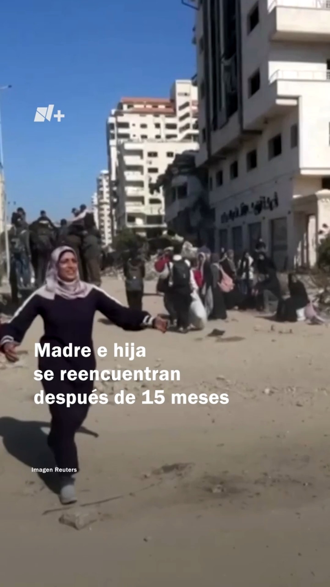 Conmovedor encuentro de una madre con su hija en Gaza #nmas #shorts #gaza