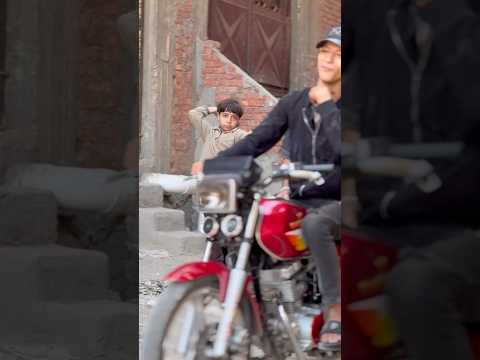 طفل يحدف الشبشب ع ناس ف الشارع اكسبلور