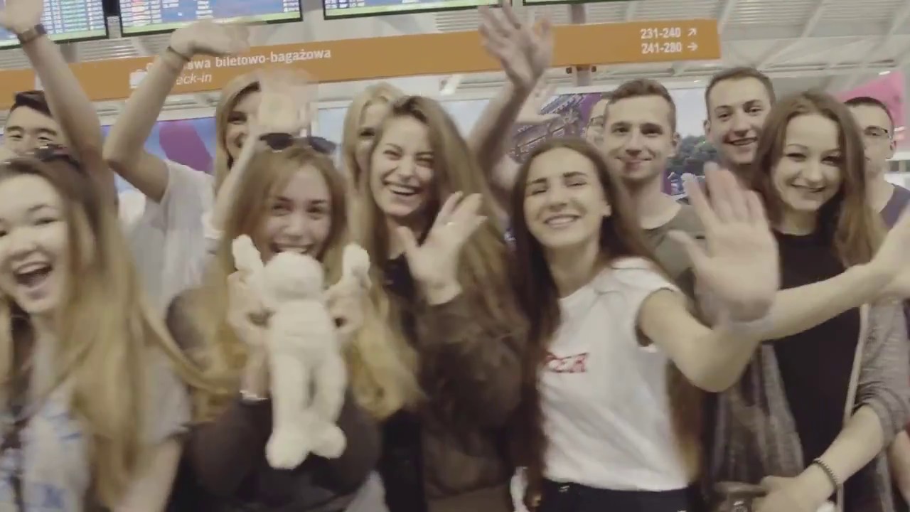 Pożegnanie studentów Akademii Finansów i Biznesu Vistua lecących do Astany