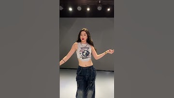Thumbnail of RockJoyyyy【JOY】与夏天适配度100%！30岁姐姐翻跳大热隆里电丝！夏天该是这样 热情四射扑面而来！~1 // 热舞/性感舞蹈/sexy dance/ pop