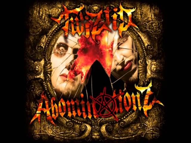 Twiztid - Its Hard To Smile When Your're... (Skit) auf YouTube ansehen Twiztid - Its Hard To Smile When Your're... (Skit) auf YouTube ansehen