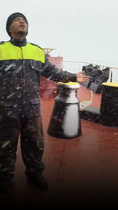 🇰🇷-17°❄️ #sailing #seaman #merchantnavy #southkorea #snowfall #snow #anchorage#adventure. SUBSCRIBE🌊