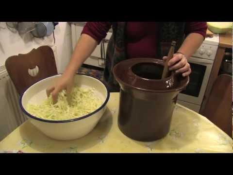 Video: Wie Man Leckeres Sauerkraut Macht