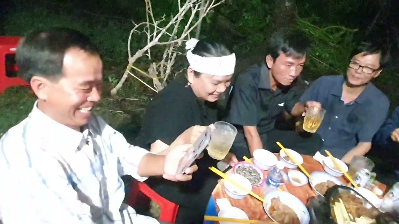 Đêm cuối tiển biệt mẹ.