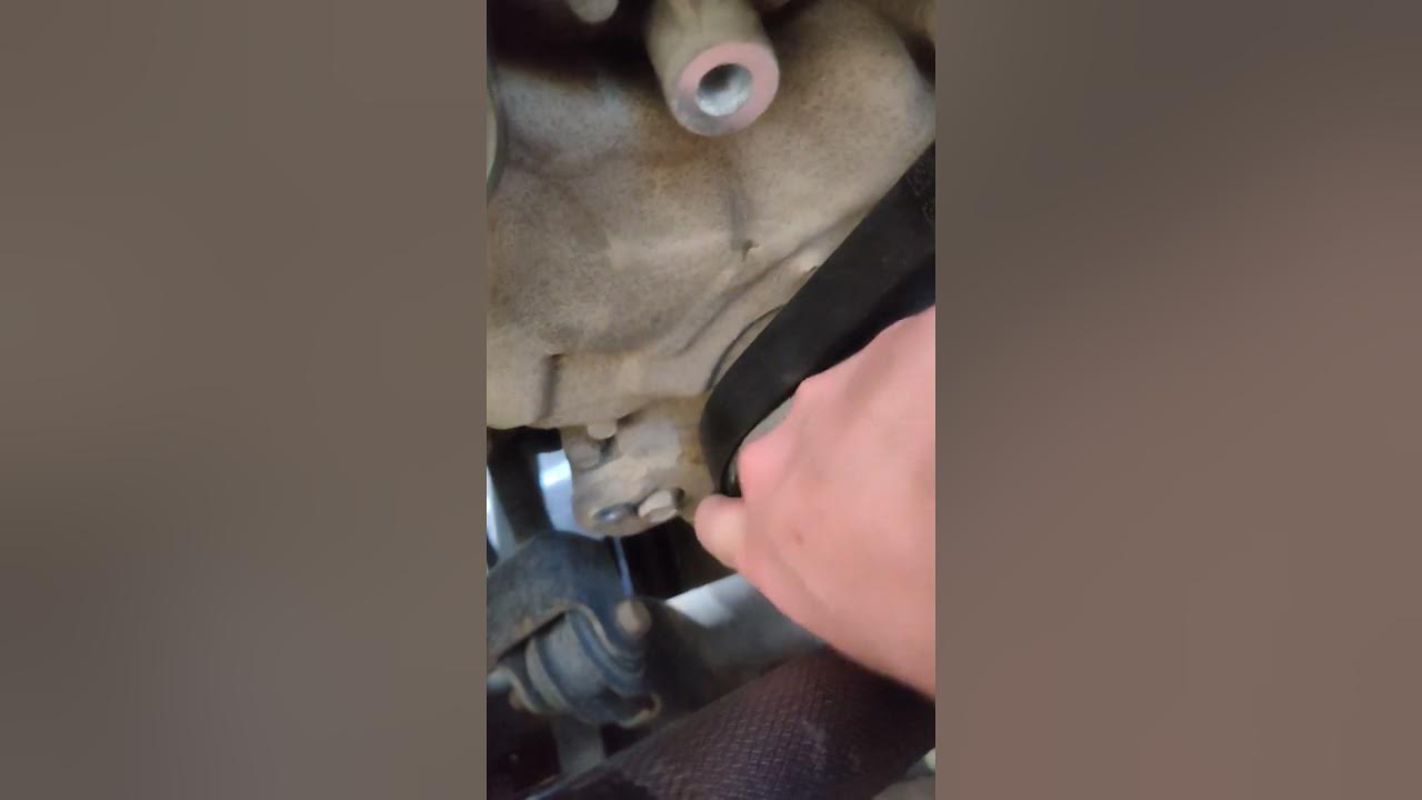 Jeep 3 6l easy harmonic balancer bolt removal trick youtube
