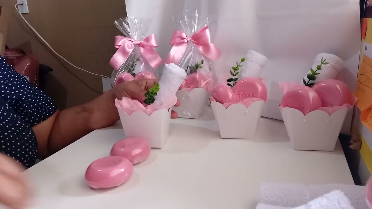 IDEIA DE PRESENTE BARATO: Lindo kit no cachepot com toalinha e sabonete!