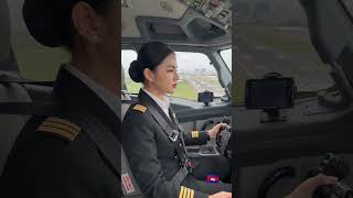 Female pilot so cute 🥰😍✈️ #b787 #a380 #a380 #airbusa400m