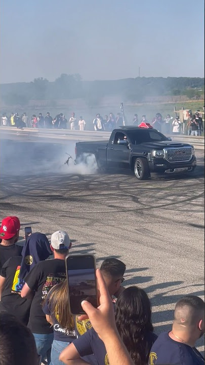 Tire blows up in burnout💨🔥🔥 #gmc #shorts #short #burnout #blowup #photography #truck #enjoy