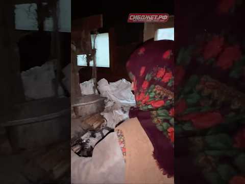 Соседка у нас Агафья Лыкова, готовим рыбу на ужин)