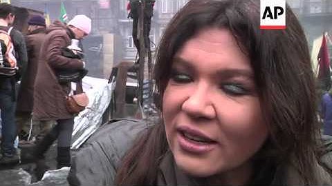 Musicians entertain activists, painter captures mood of protest