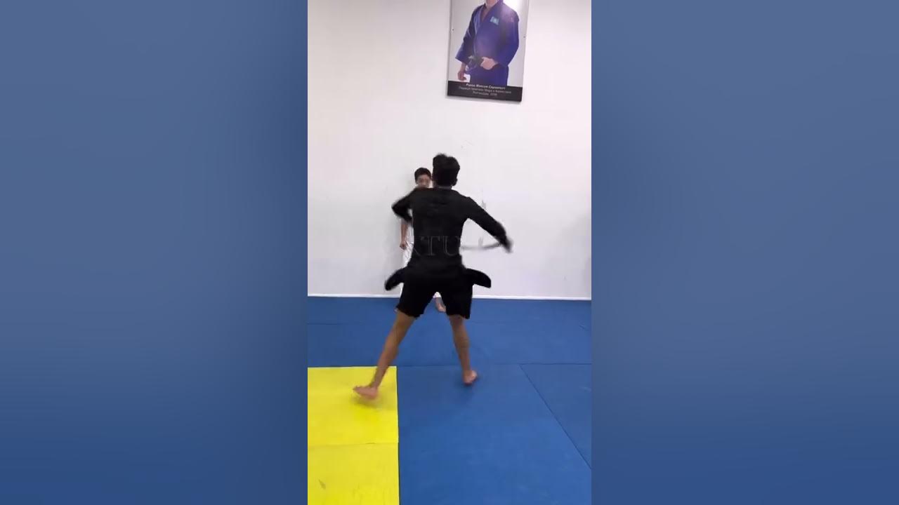 Judo тяга на резине (жгуте) Tai-Otoshi - передняя подножка. Школа по ...