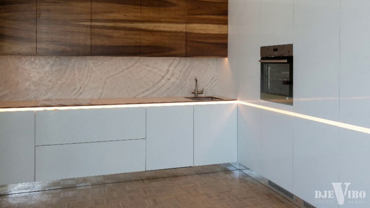 Зеркальный цоколь для кухни