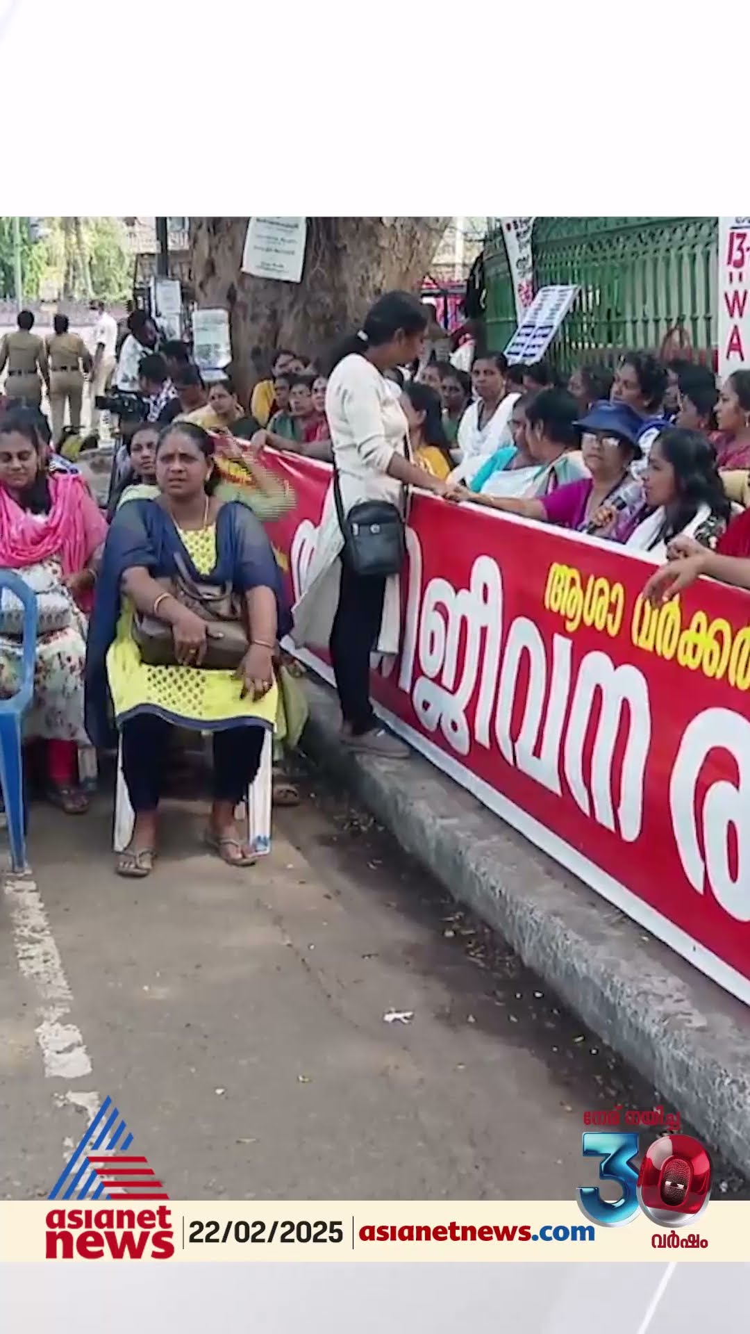 'പൊതുജനത്തിന് ചെന്ന് കാണാൻ പറ്റില്ലെങ്കിൽ പിന്നെന്തിനാണ് മന്ത്രിക്കൊരു ഔദ്യോഗിക വസതി?'