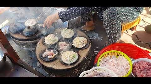 BÁNH XÈO, BÁNH CĂN PHAN RÍ TRƯỚC CỬA CHÙA TÀU BÁN KHÔNG KỊP TRỞ TAY
