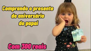 Comprando o presente de aniversário do papai