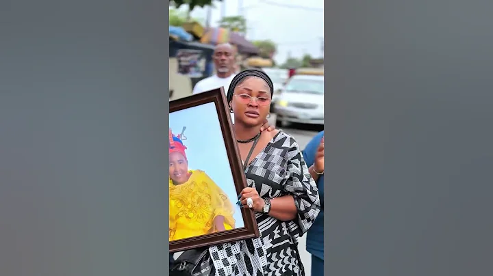 Mercy Aigbe eulogises late mother, Grace Abisola Owodunni, during service of songs. #mercyaigbe