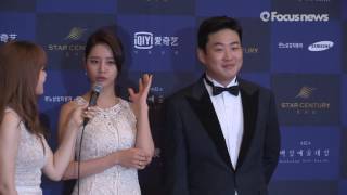 혜리, 백상레드카펫에선 택이 아닌 정봉오빠와... '왜?' [2016 백상예술대상]