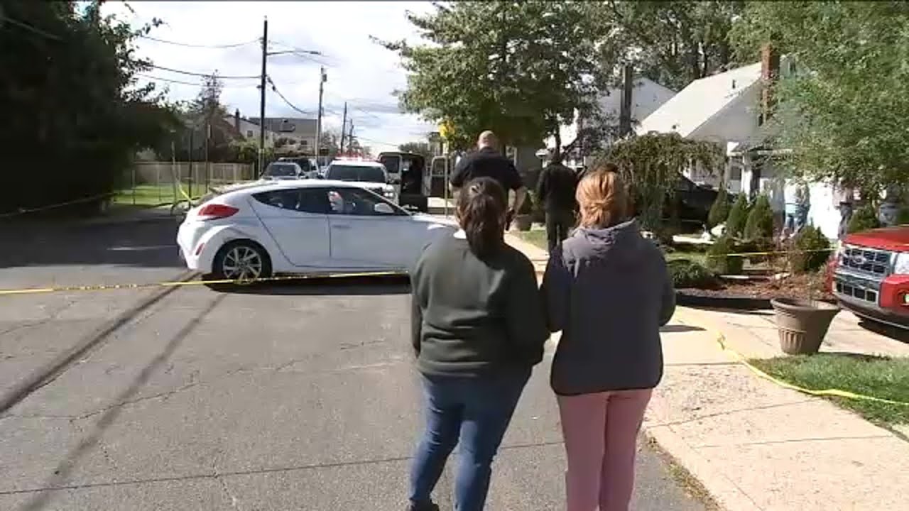 Driver takes off after out-of-control stolen car crashes into home ...