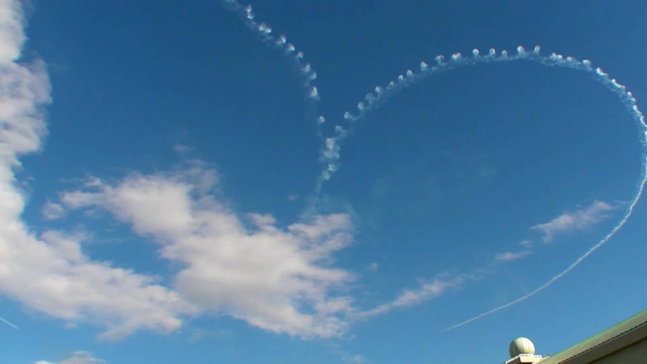 Aerobatics Blue Impulse The World Biggest Heart In The Sky 空自t 4ブルーインパルス キューピッド 大空のハートマーク Youtube