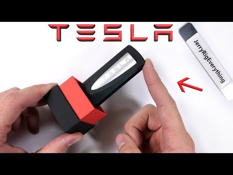 Vídeo: O Tesla Powerbank Charger Oferece Suco De Bolso Para Seus Dispositivos