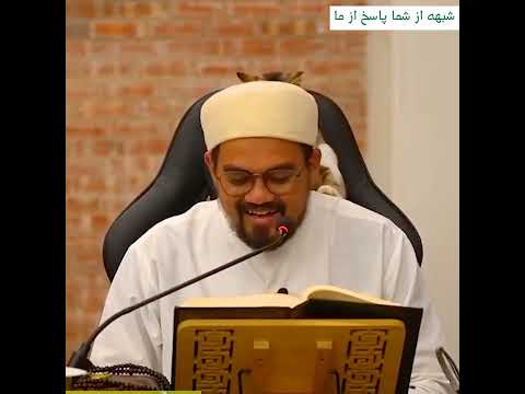          مزاحمت گربه هنگام درس