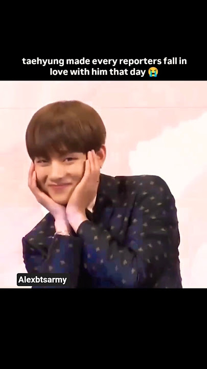 V cute pose🥰 #kimtaehyung #v #handsomev #btsv #taehyungmood #charmingv