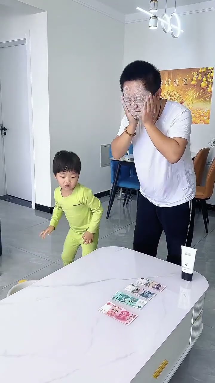 让爸爸买棒棒糖也不给买，这次可以去买棒棒糖了！#Cute baby#Cute#呆萌小米宝#聪明宝宝#萌娃