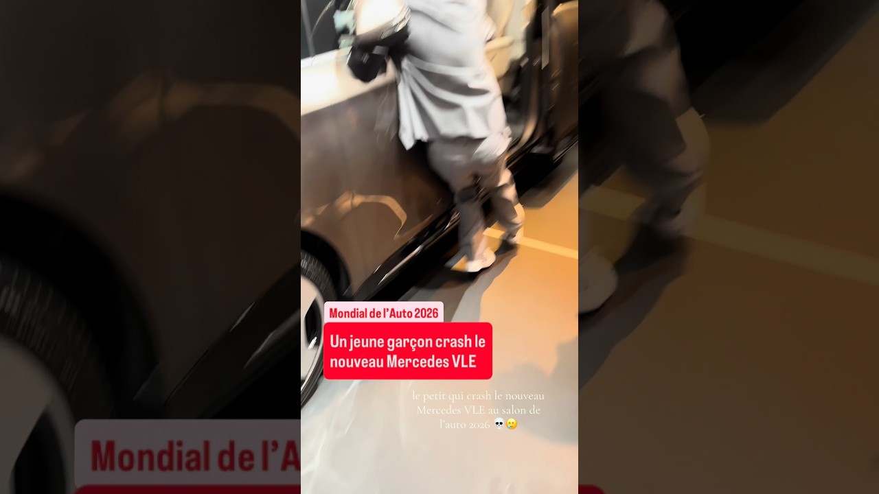 😅 Un enfant accidente une Mercedes VLE au Mondial de l’Auto ! #mercedes