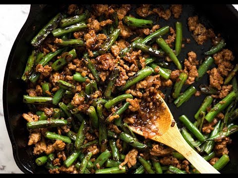 Video: Fried Pork With Fish Sauce And Green Beans