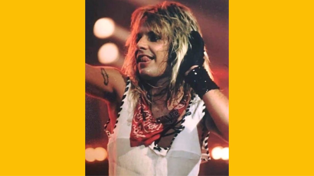 Vince Neil being his pretty boy self for 7 minutes straight